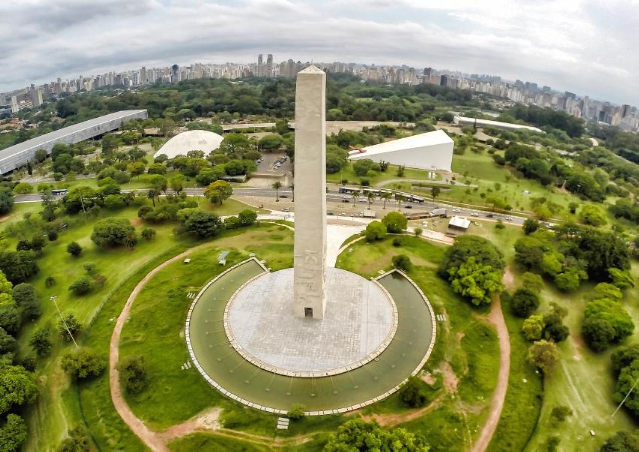 Parque-Ibirapuera-do-alto-obelisco-Rafael-Neddermeyer